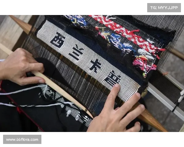 咸丰马拉松奖牌融合西兰卡普非遗织锦艺术彰显地方文化魅力 咸丰马拉松奖牌融合西兰卡普非遗织锦艺术彰显地方文化魅力